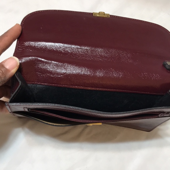 Brown leather wristlet with multi compartments and back zipper - Picture 4 of 7